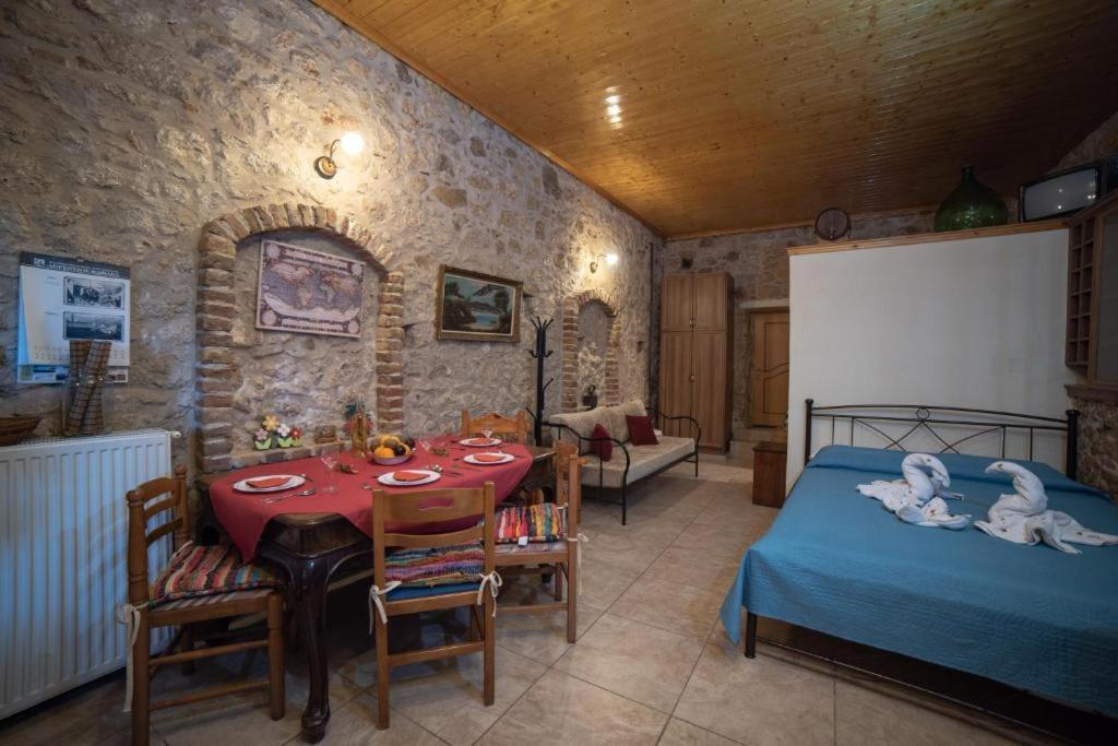 Apartmán Menecrates Rustic Ágios Matthaíos Exteriér fotografie