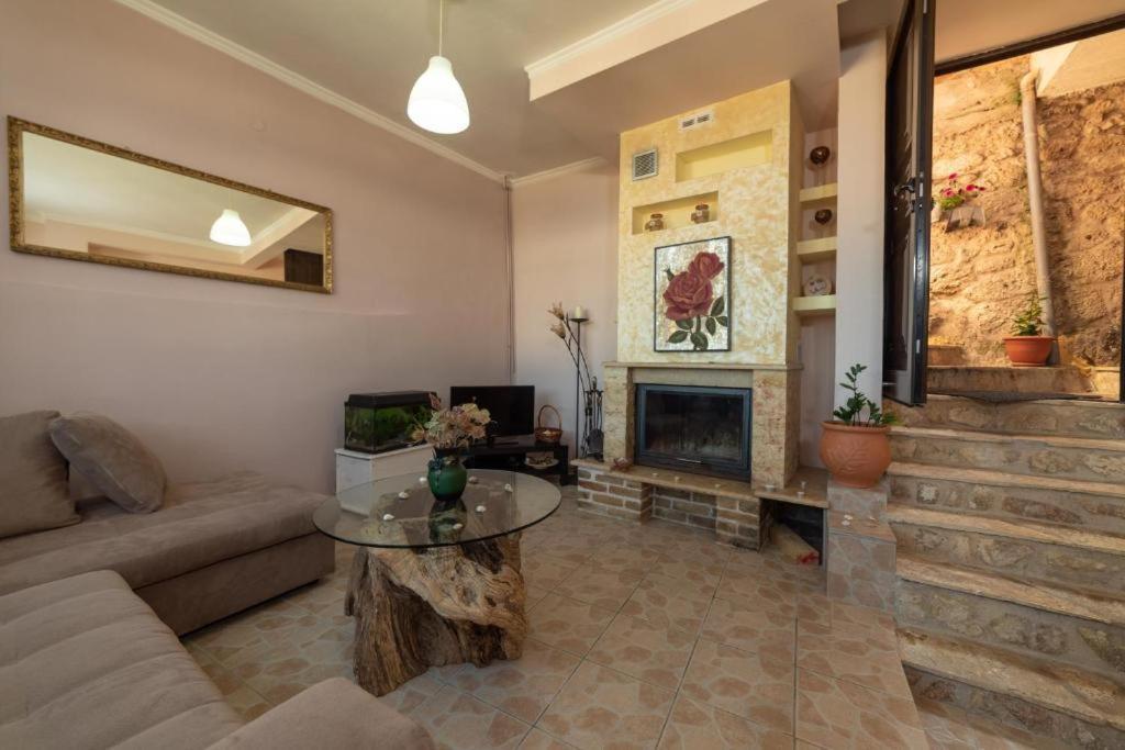 Apartmán Menecrates Rustic Ágios Matthaíos Exteriér fotografie